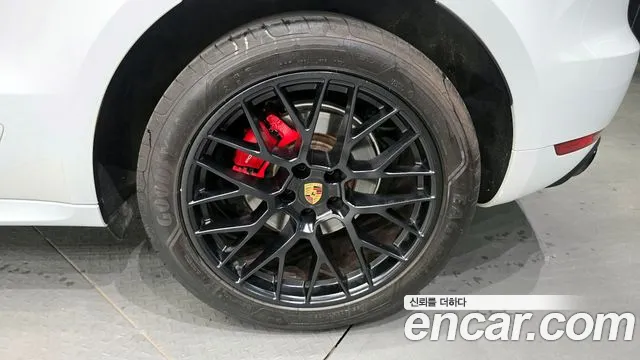Porsche Macan 2021