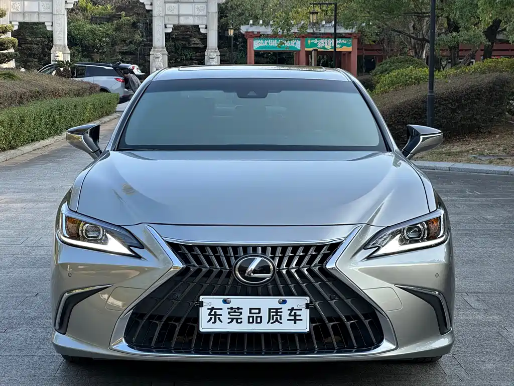 Lexus ES 2023