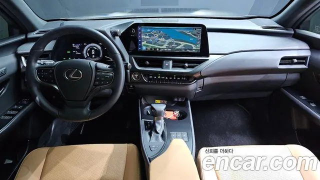 Lexus UX 2023