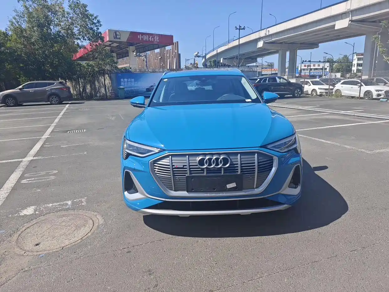 Audi e-tron 2025