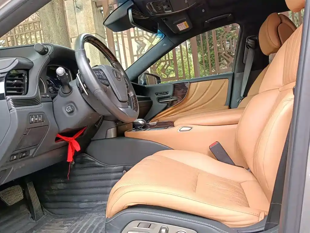 Lexus LS 2021