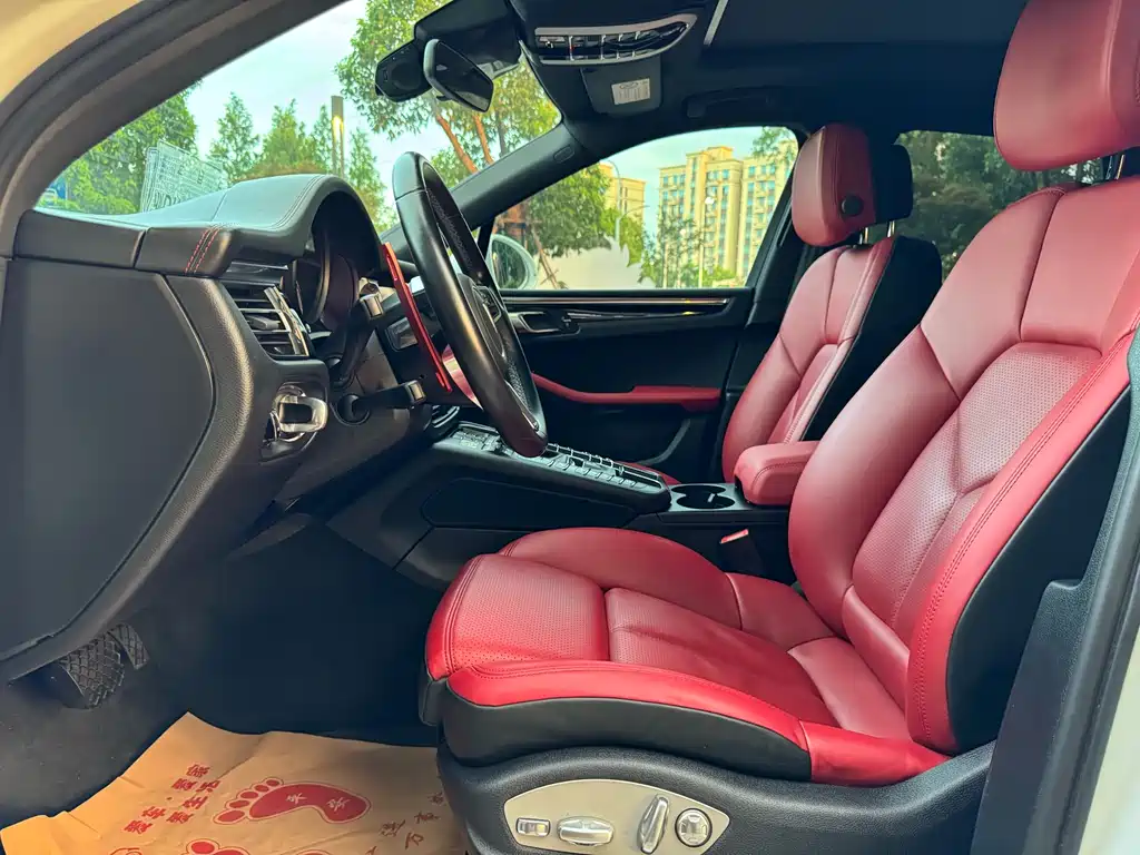 Porsche Macan 2021