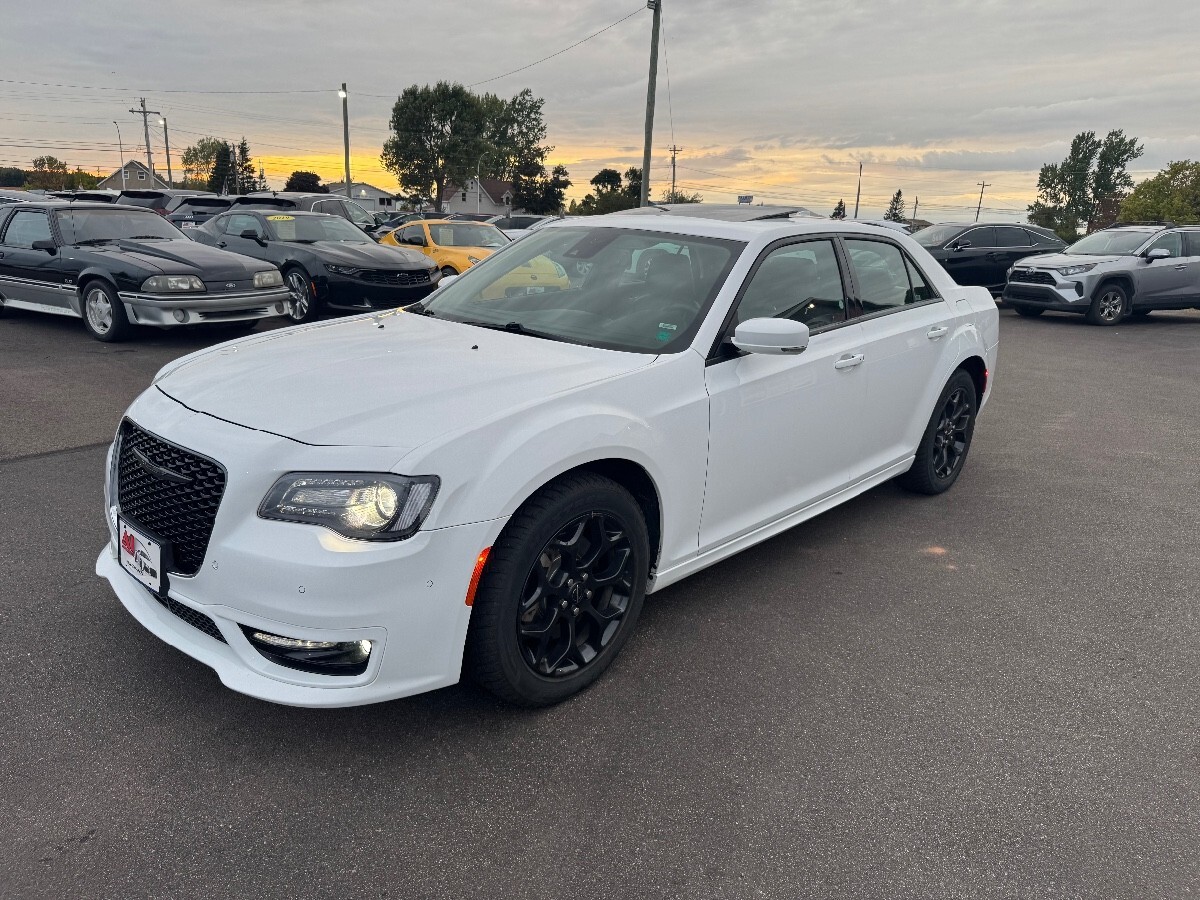 Chrysler 300 2023