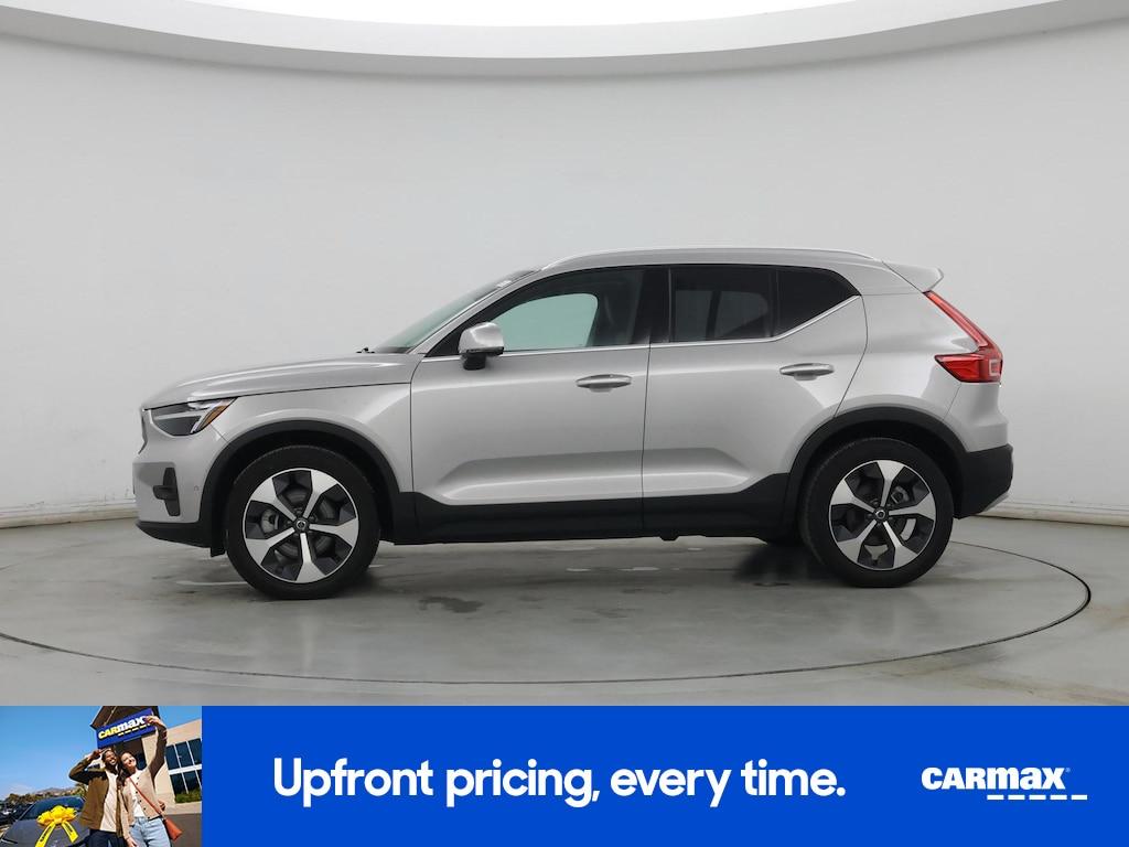 Volvo XC40 2025