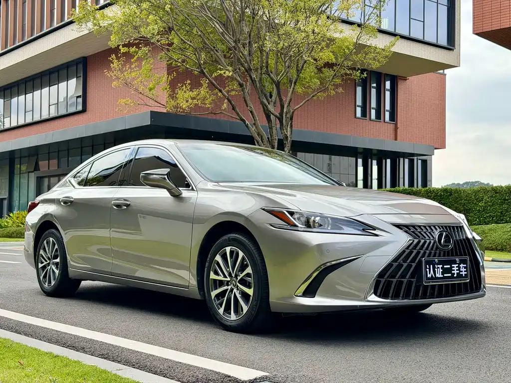 Lexus ES 2024