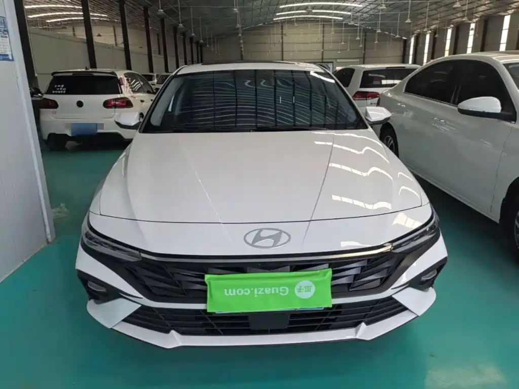 Hyundai Elantra 2025