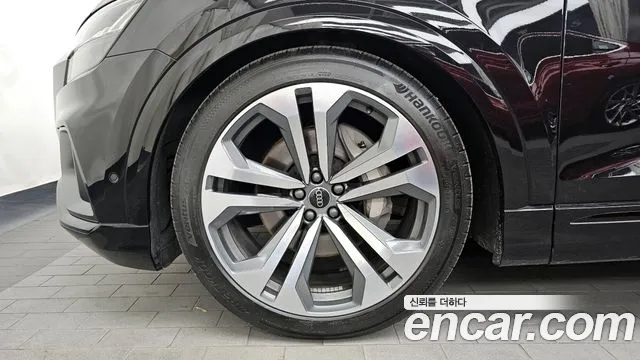 Audi Q8 2023