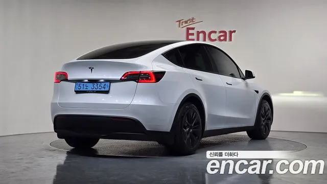 Tesla Model Y 2024