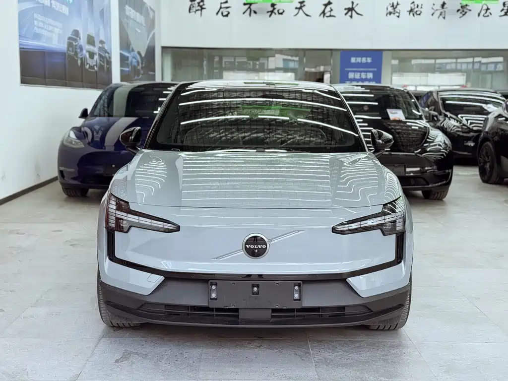 Volvo EX30 2024