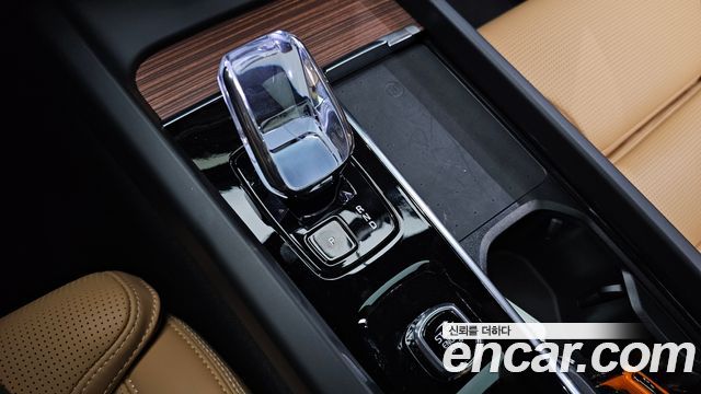 Volvo V60 2025