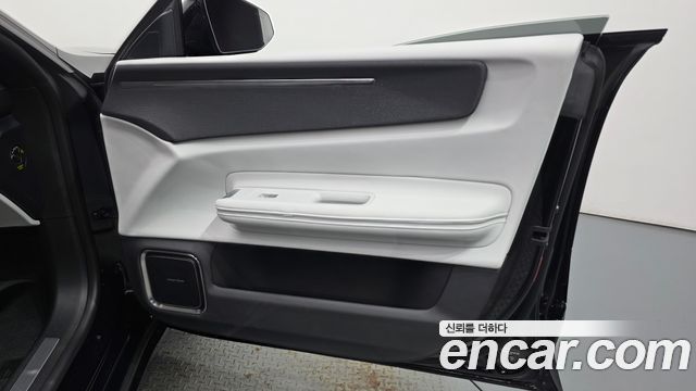 Polestar 4 2025