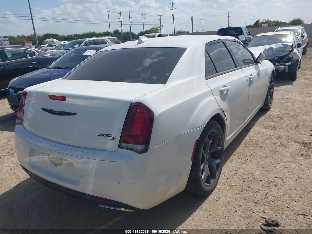 Chrysler 300 2021