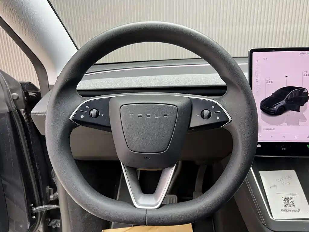 Tesla Model Y 2025
