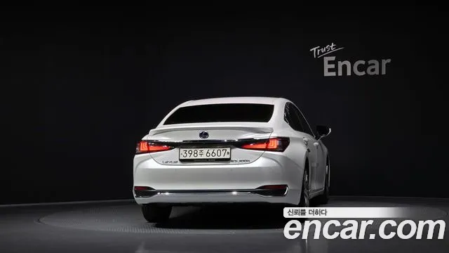 Lexus ES 2020