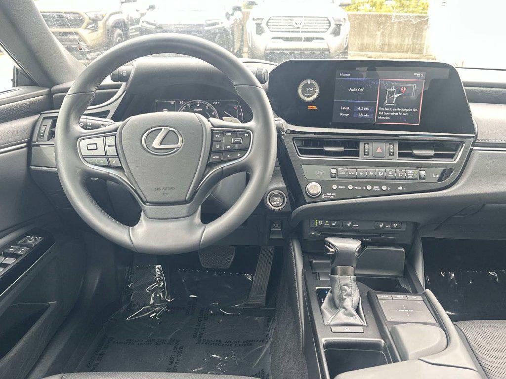Lexus ES 2022