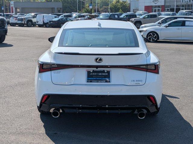 Lexus IS 2025