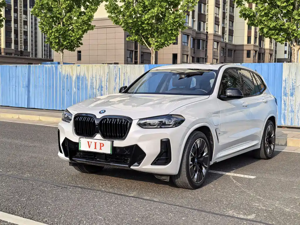 BMW iX3 2024