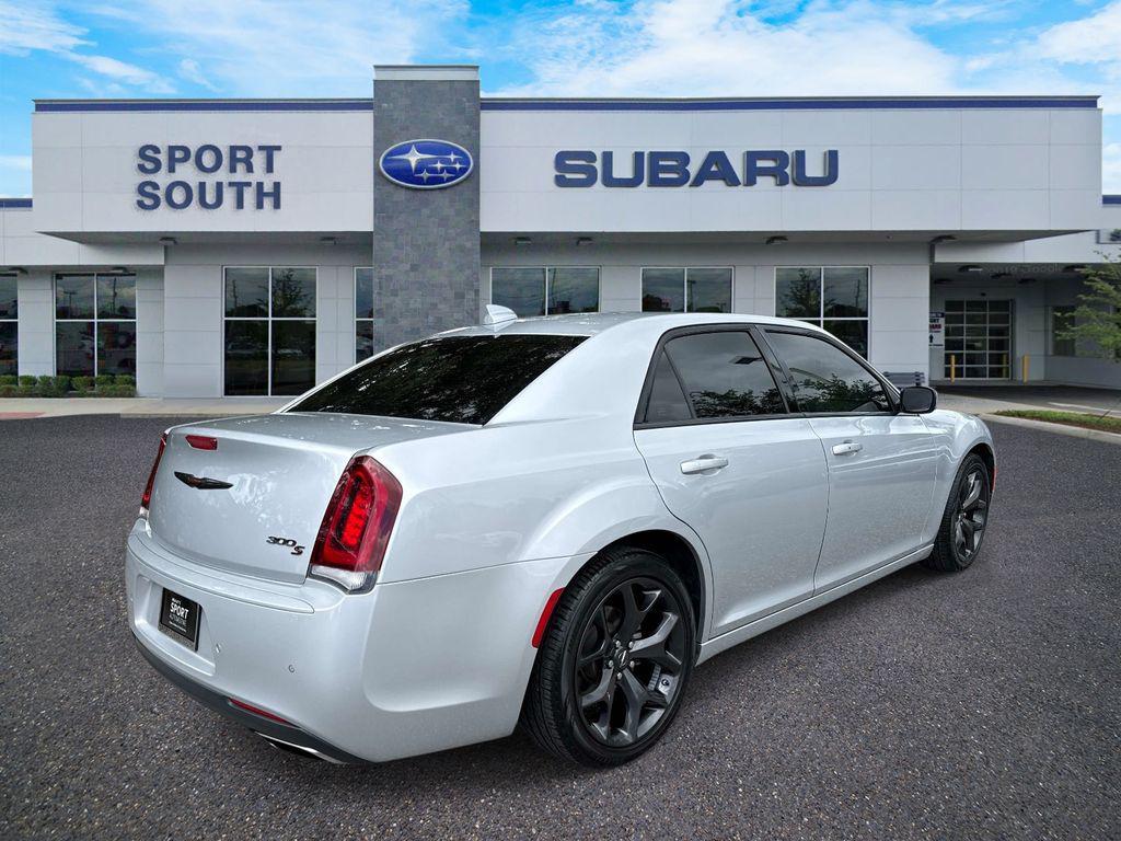Chrysler 300 2023