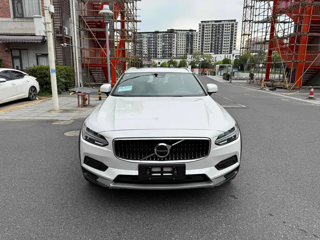 Volvo V90 2024