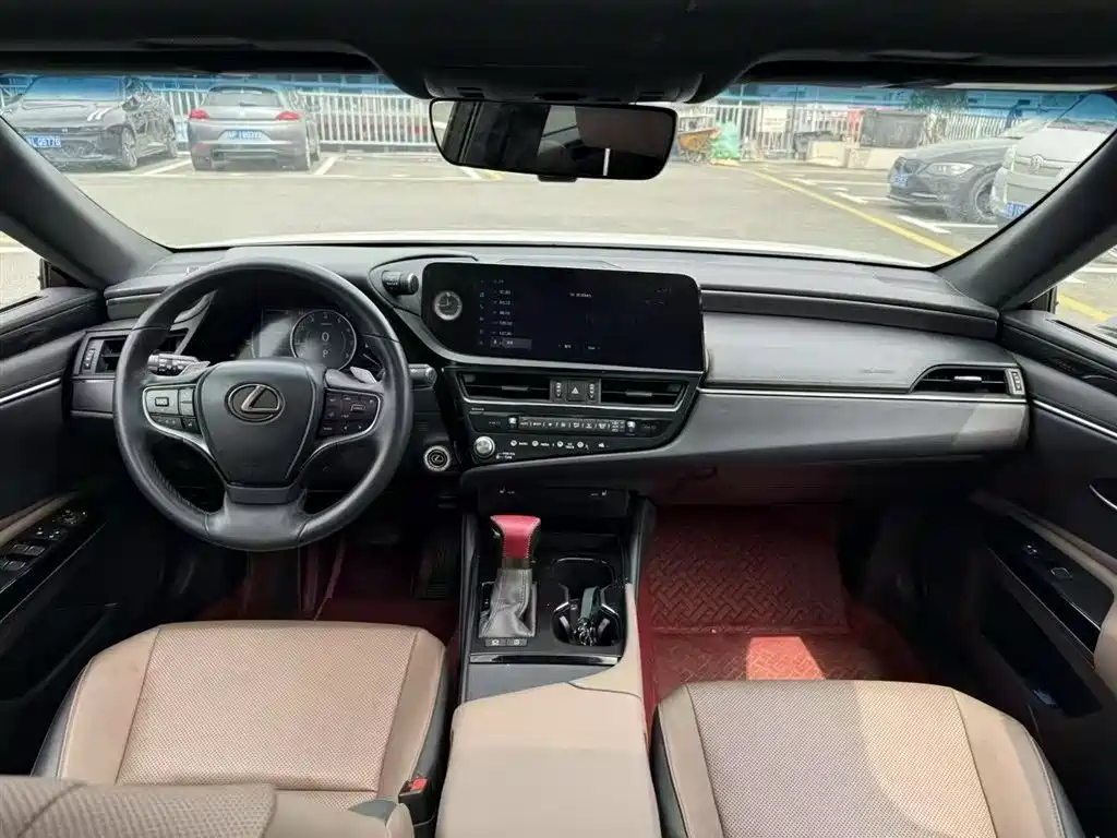 Lexus ES 2023