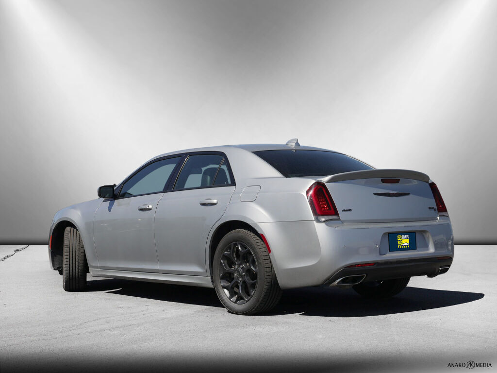 Chrysler 300 2023