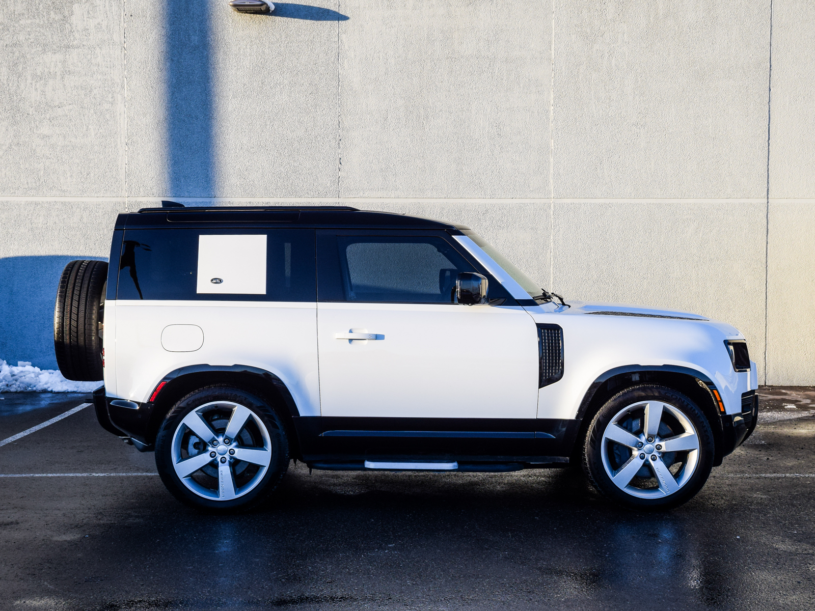 Land Rover Defender 2023