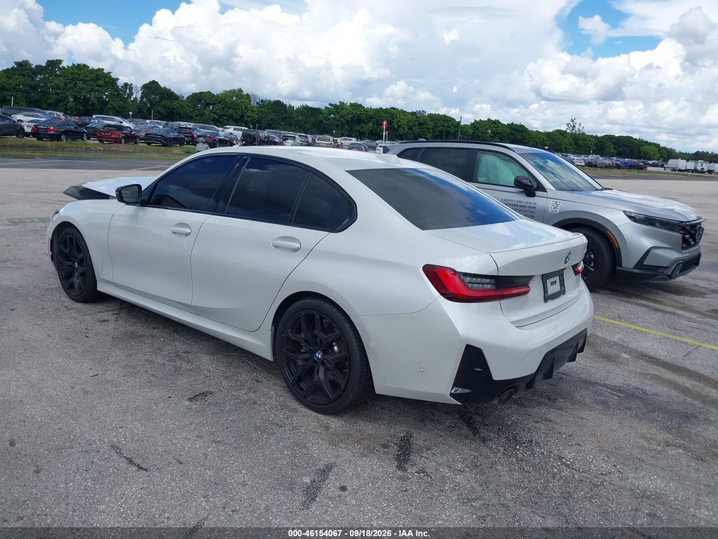 BMW 330 2026