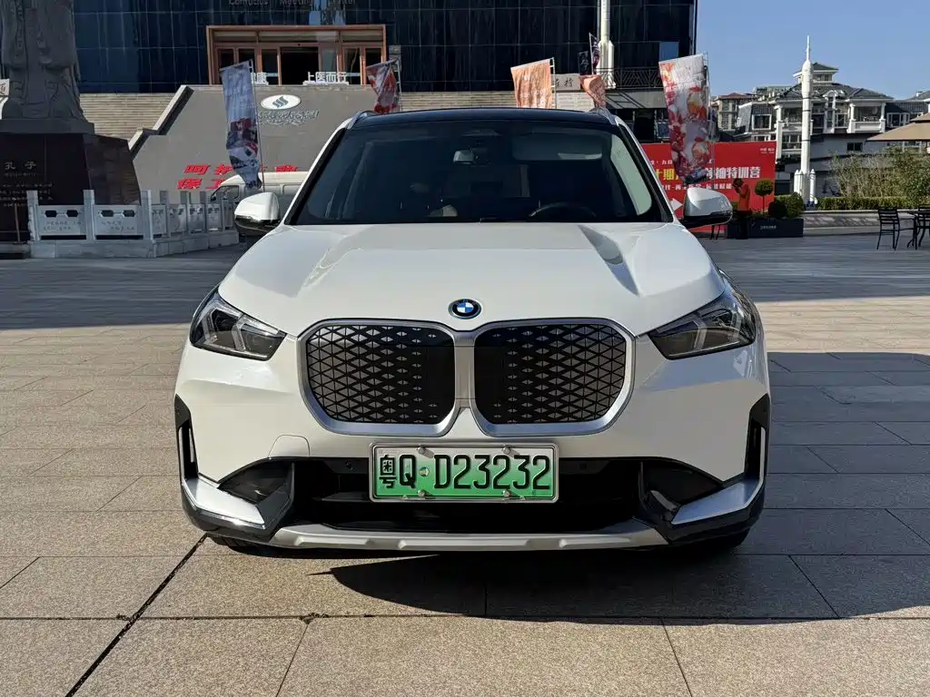 BMW iX1 2025