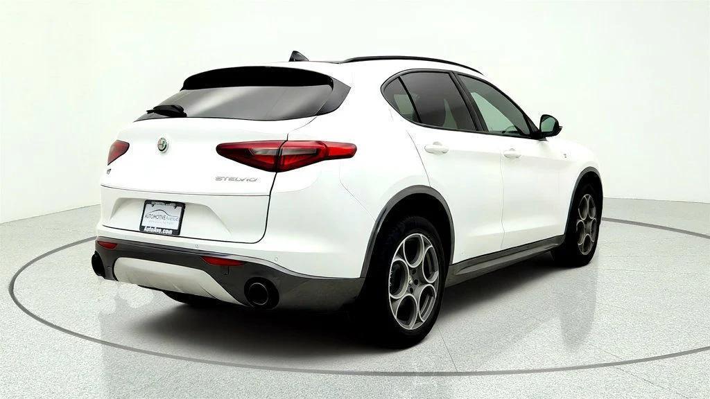 Alfa Romeo Stelvio 2023