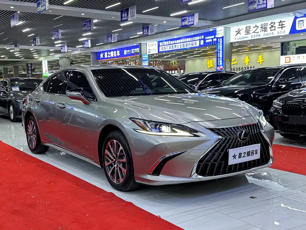 Lexus ES 2022
