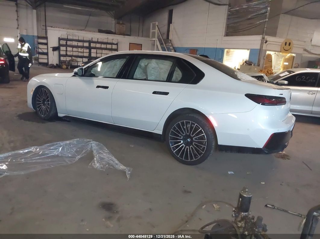 BMW 750 2024