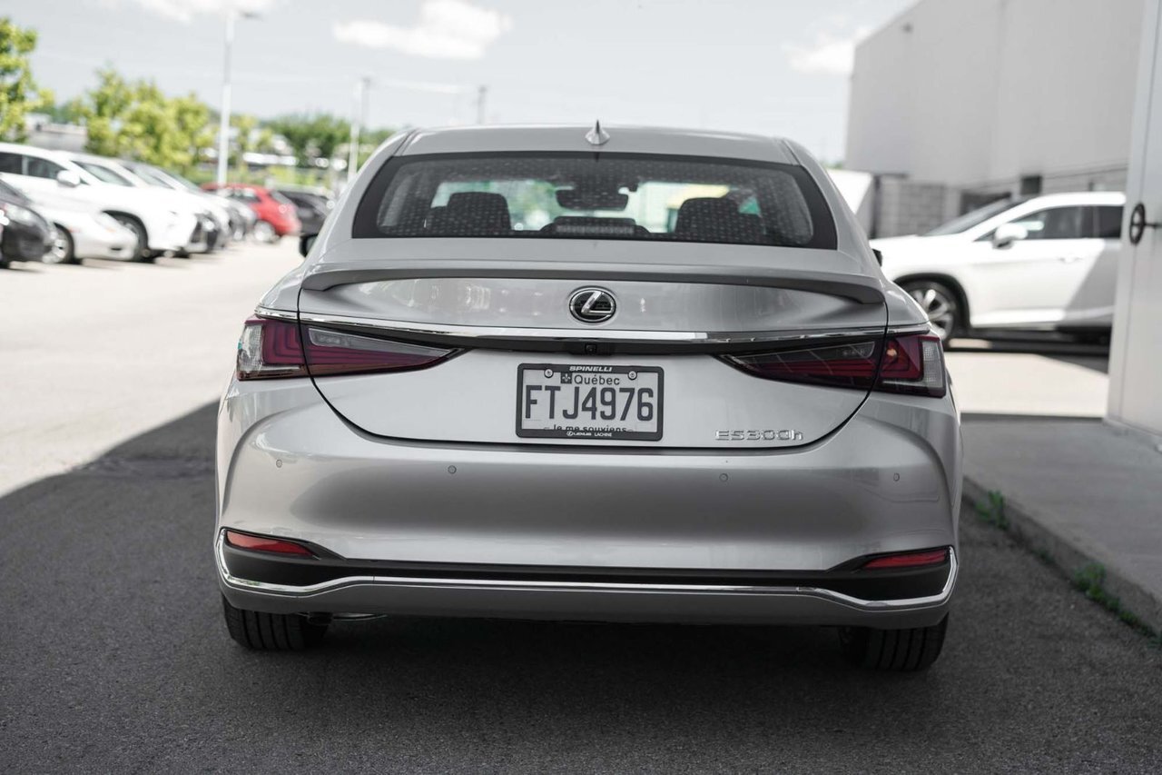 Lexus ES 2025