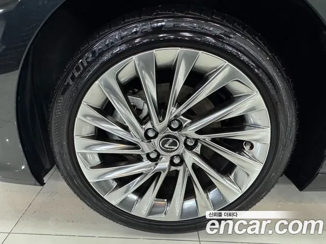 Lexus ES 2024