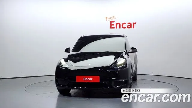 Tesla Model Y 2024