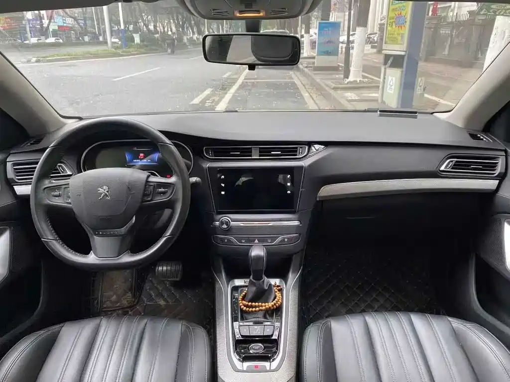 Peugeot 408 2022