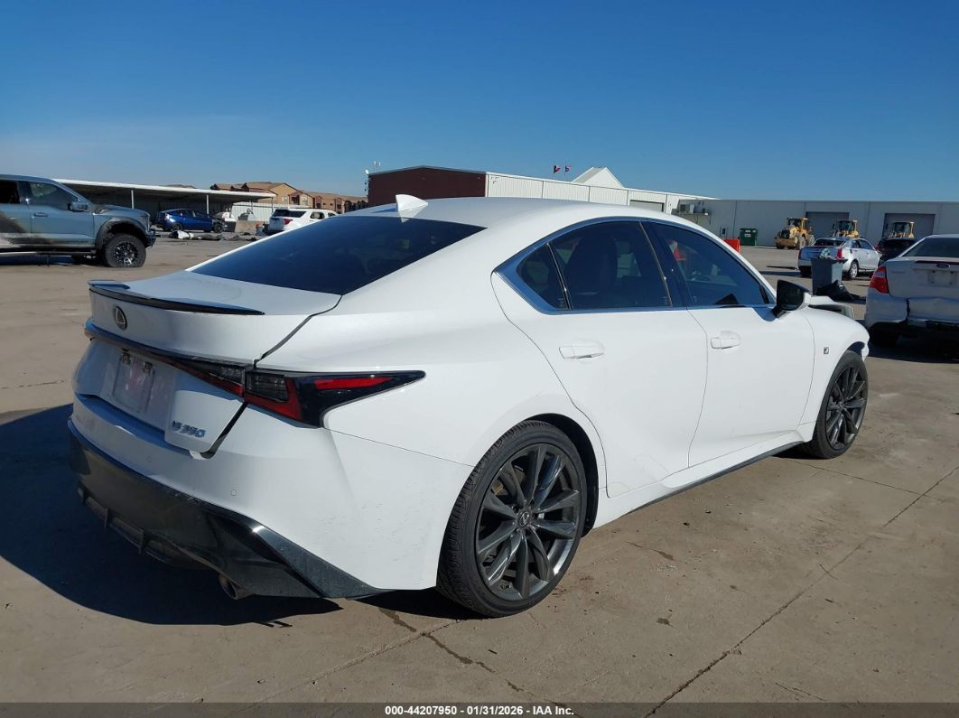 Lexus IS 2022