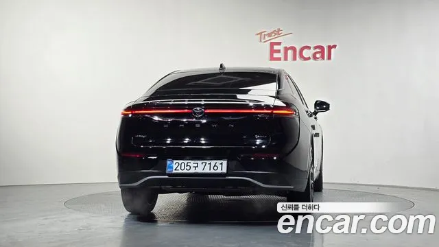 Toyota Crown 2025