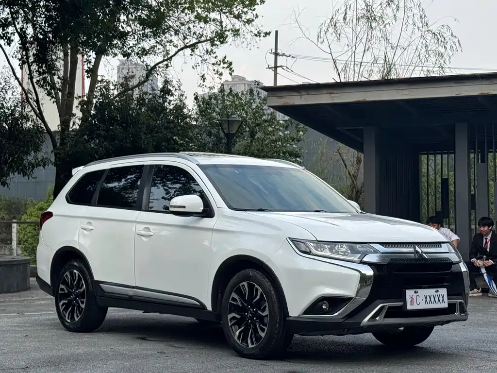 Mitsubishi Outlander 2021