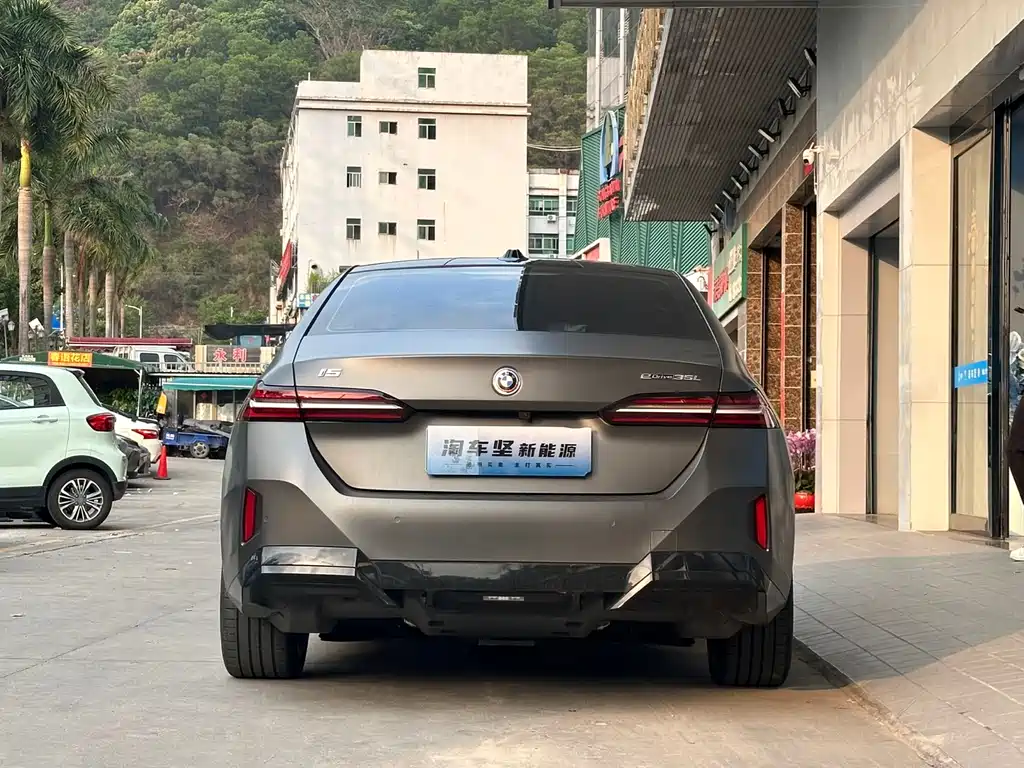 BMW i5 2025
