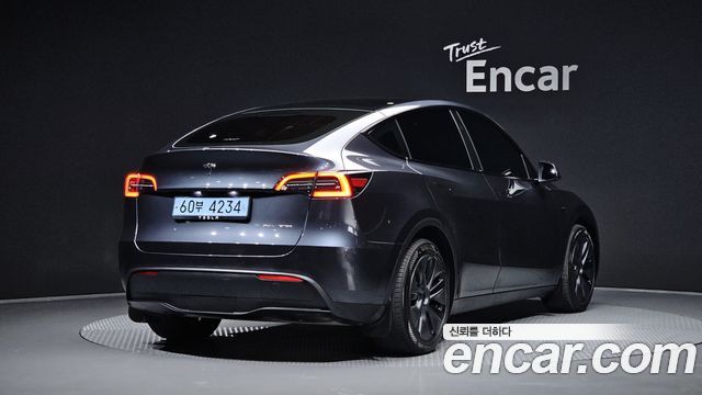 Tesla Model Y 2024
