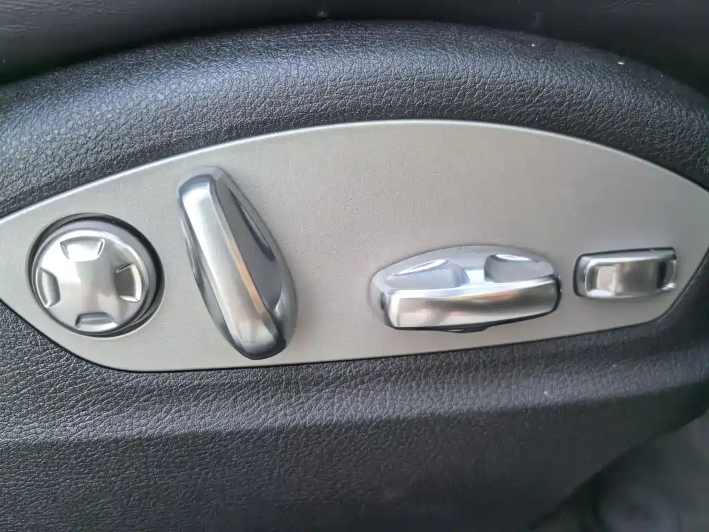 Porsche Macan 2025