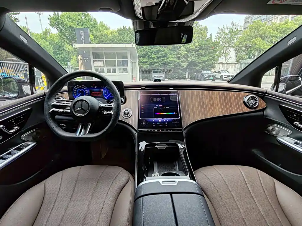 Mercedes-Benz EQE 2025