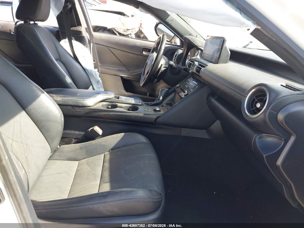 Lexus IS 300 2021