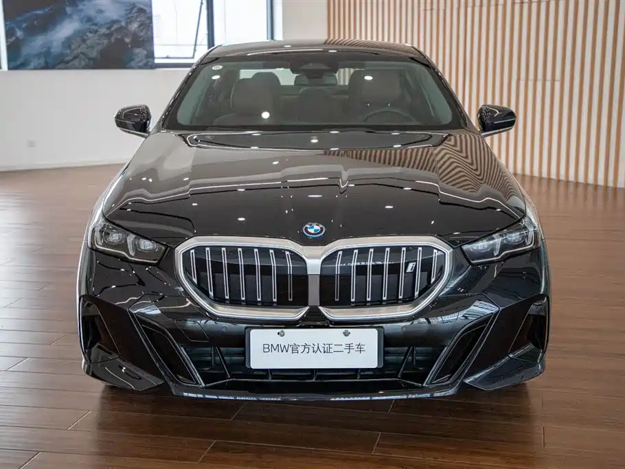 BMW i5 2025