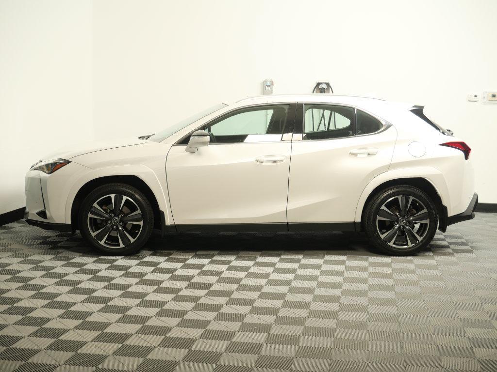 Lexus UX 2024