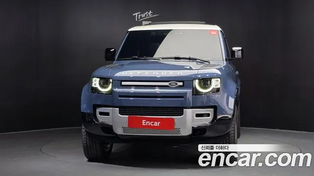 Land Rover Defender 2024