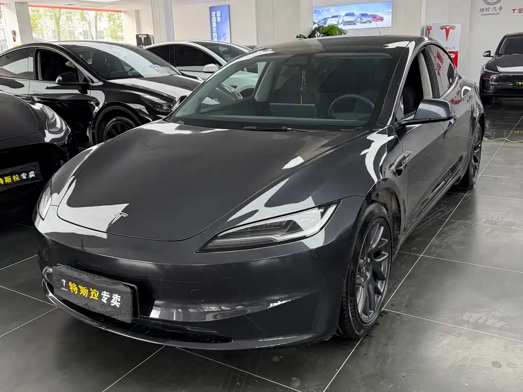 Tesla Model 3 2024