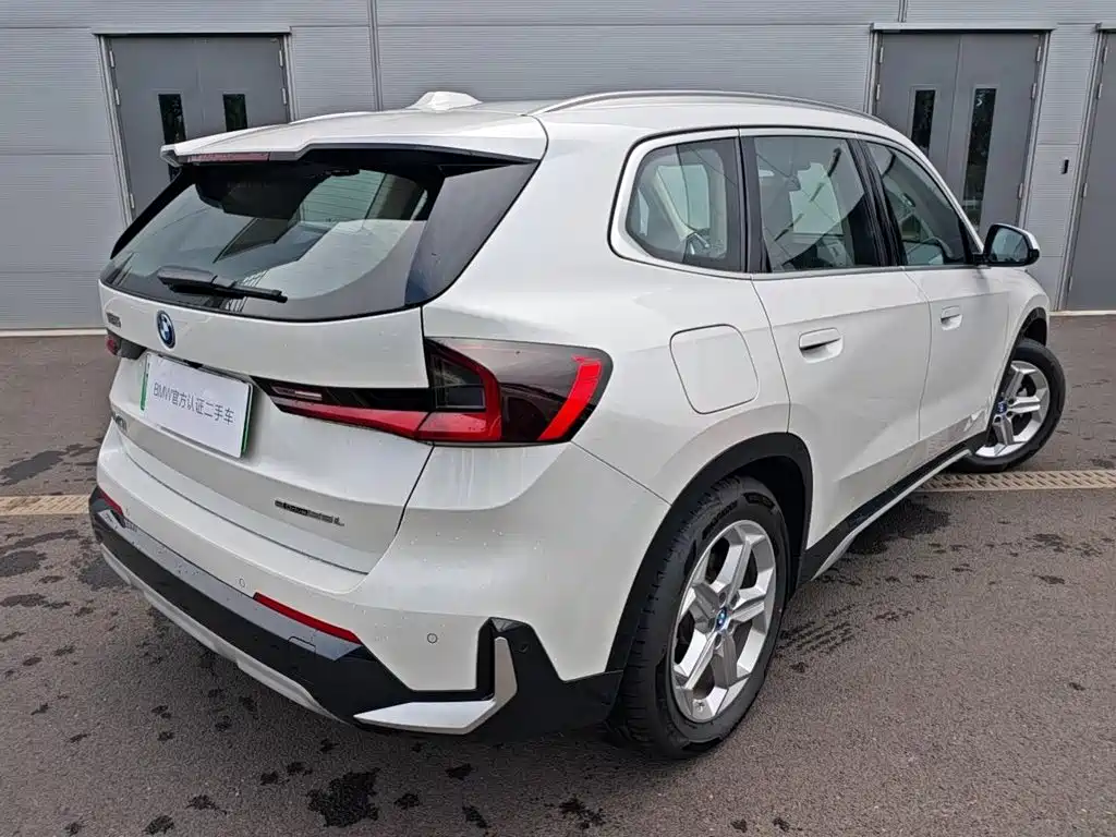 BMW iX1 2025