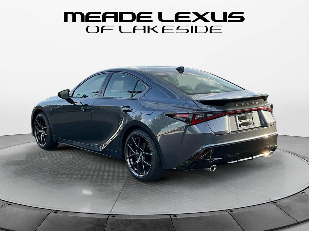 Lexus IS 2026