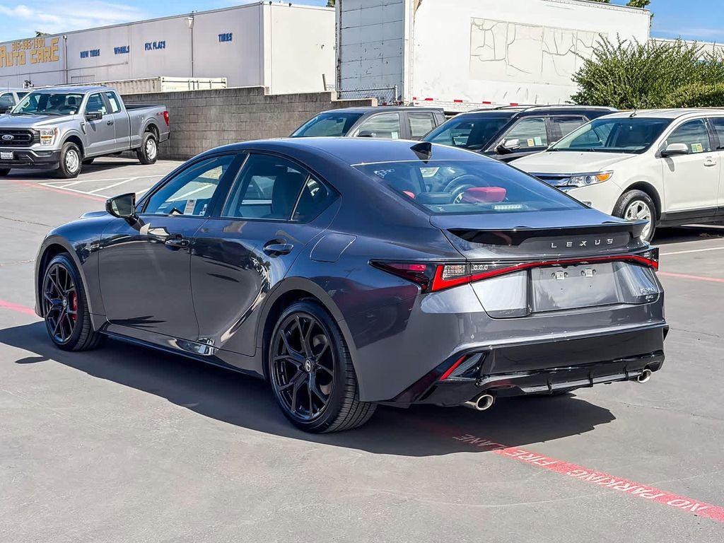 Lexus IS 2026